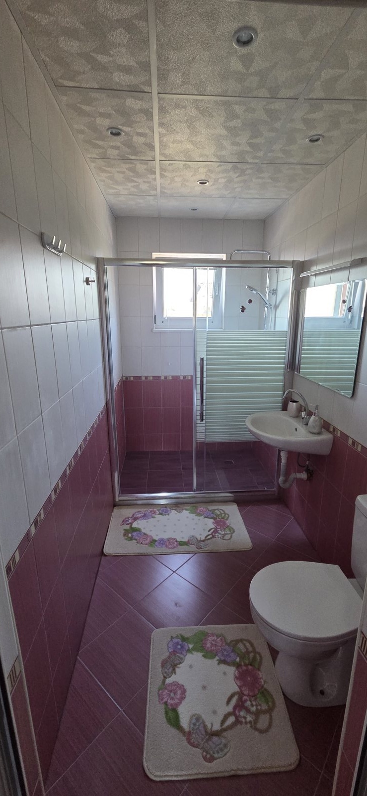 Photo 005 · En-suite shower room with red tiles
