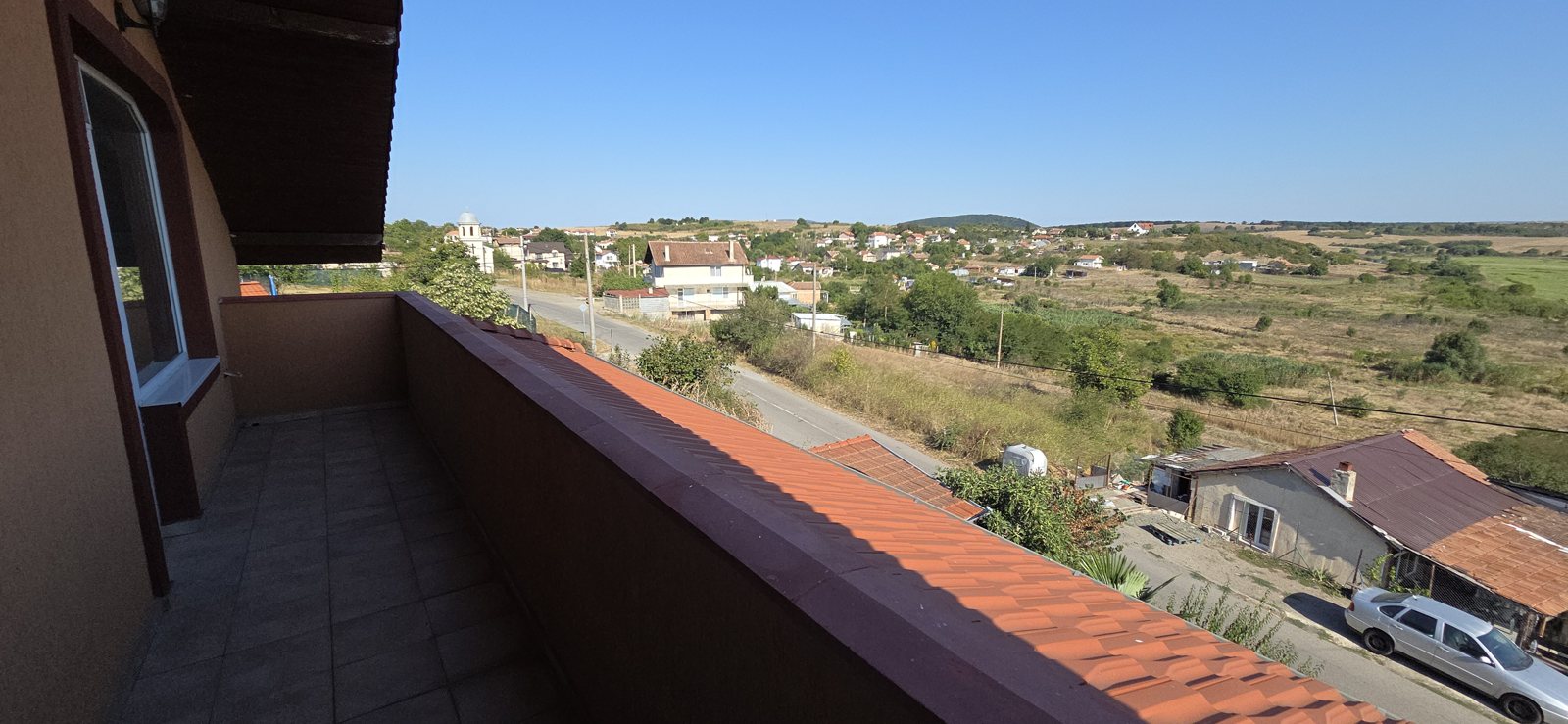 Photo 013 · Open balcony overlooking the surroundings