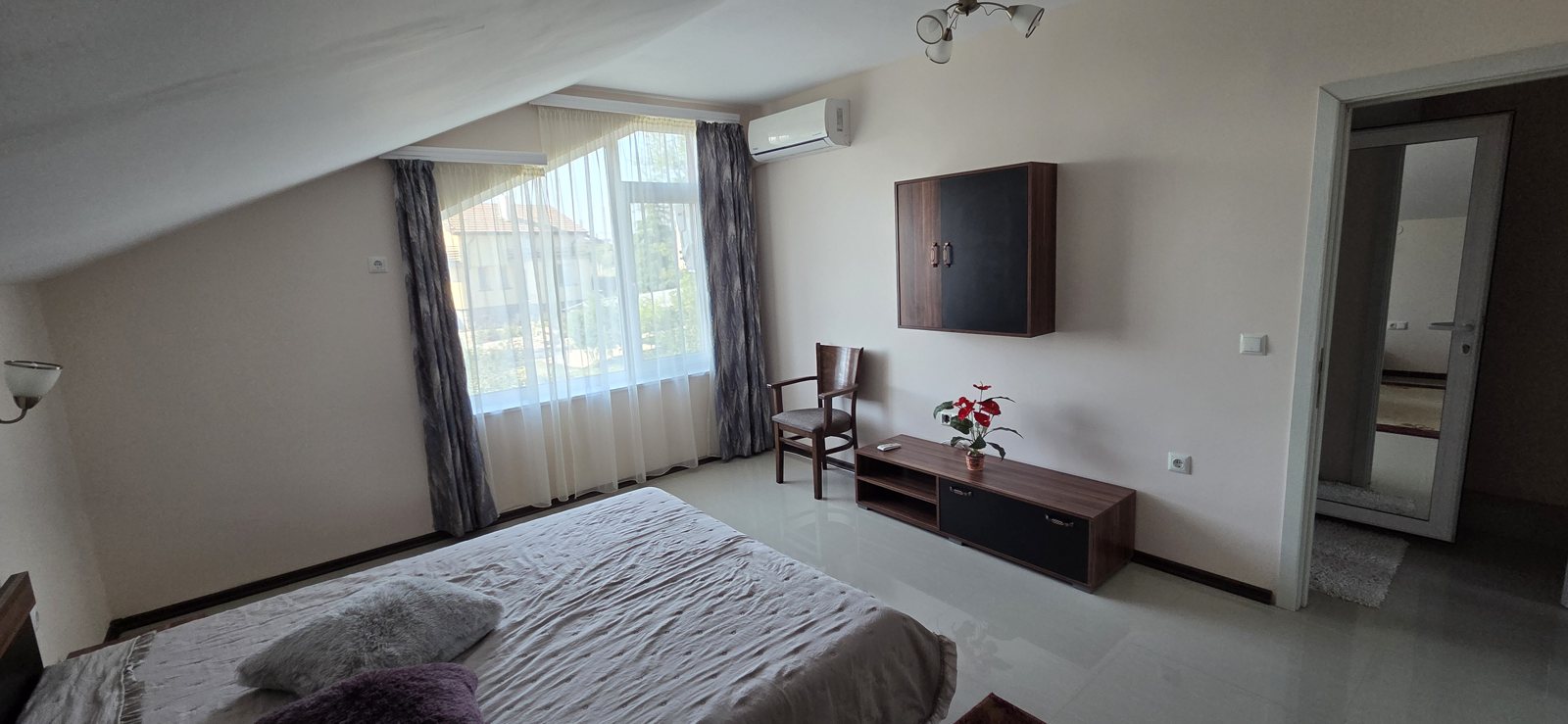 Villa photograph 004